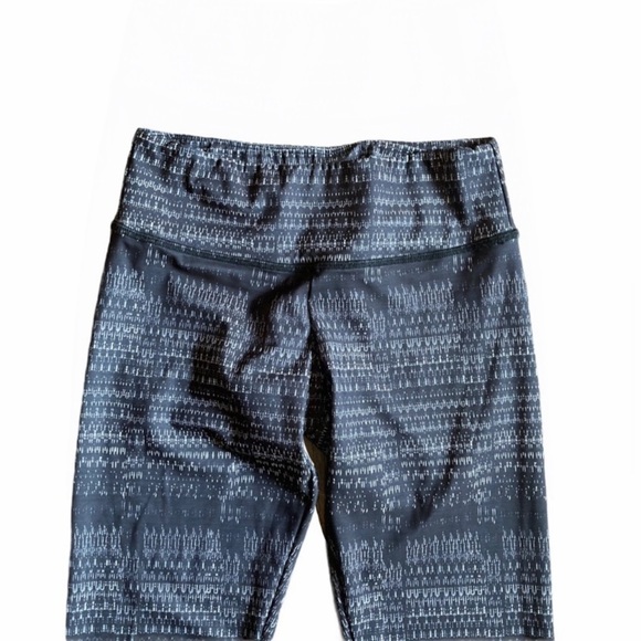 Onzie Black and White Pattern Leggings - Picture 6 of 11